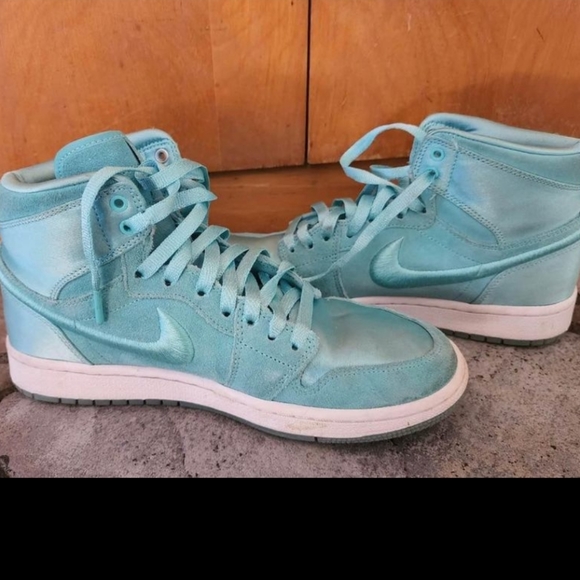 Womens Light Aqua Air Jordan 1 - Picture 2 of 3